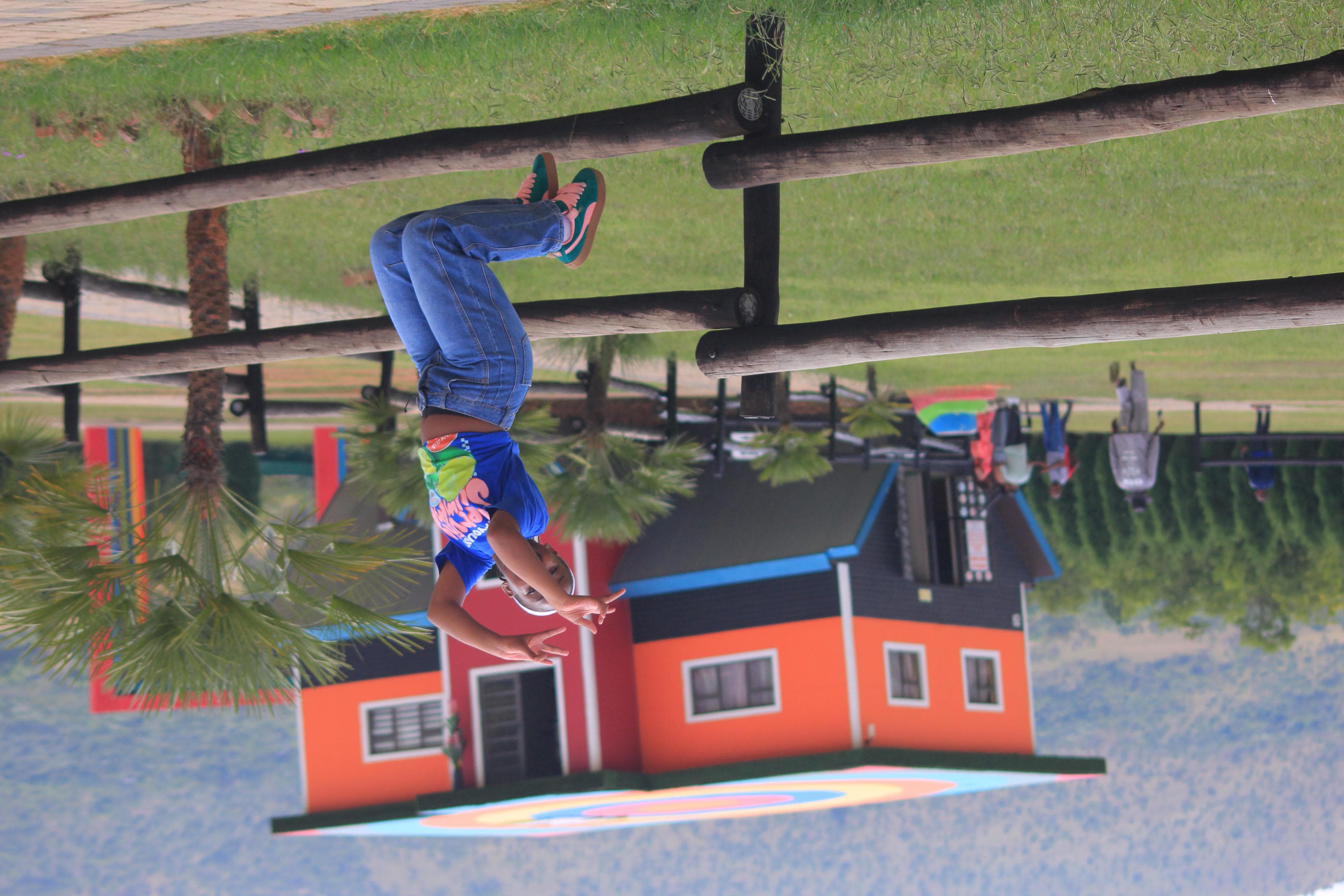 Upside Down House Broederstroom