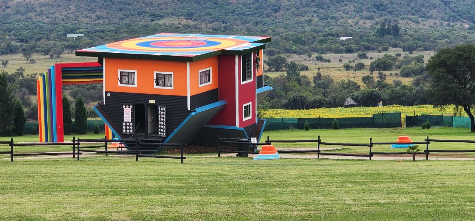 Upside Down House Broederstroom